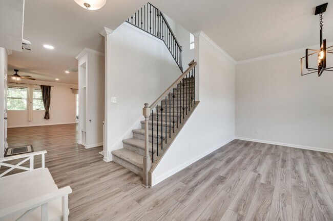 Foto del edificio - Gorgeous 6-bedroom, 4-bath home in Ridgewa...