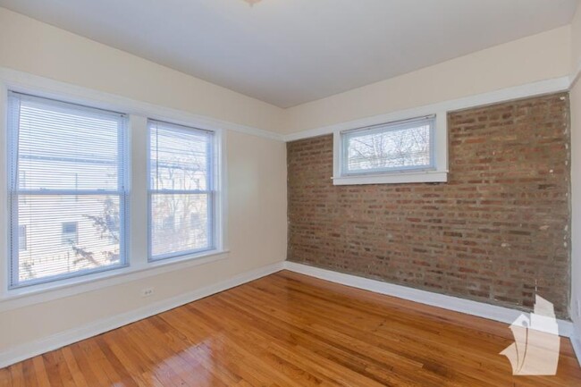 Foto del edificio - 2 bedroom in Chicago IL 60657