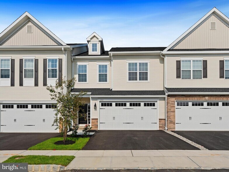 Primary Photo - 202 Thompson Dr