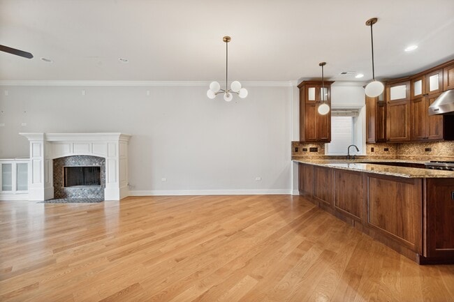 Building Photo - 106 S Sangamon St