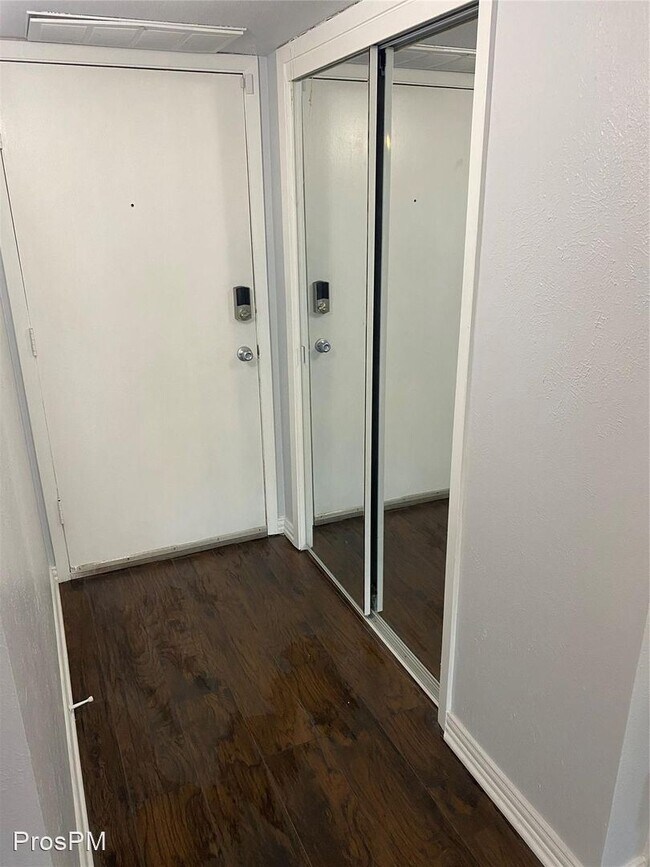 Foto del edificio - 1 br, 1 bath House - 4837 Cedar Springs #223