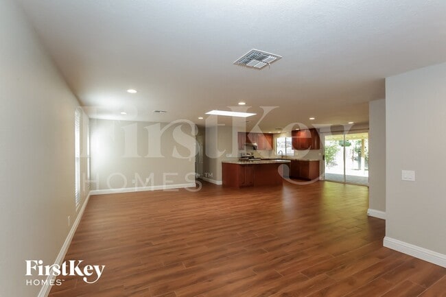 Foto del edificio - 2109 N Verano Way