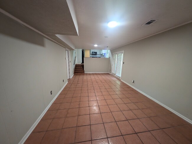 Building Photo - 2322 Chevy Chase Ln