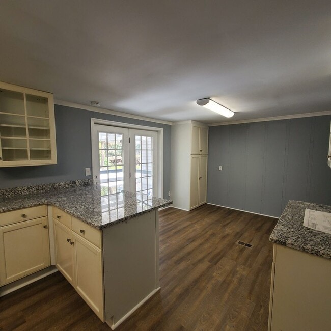 Building Photo - Southern Comfort Living: Exquisite 3BR/2BA...