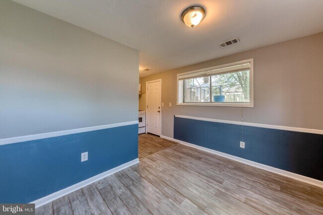 Building Photo - 7026 Hamlet Ave
