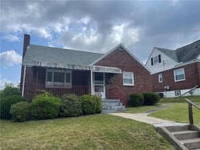 Building Photo - 820 Miller Ave