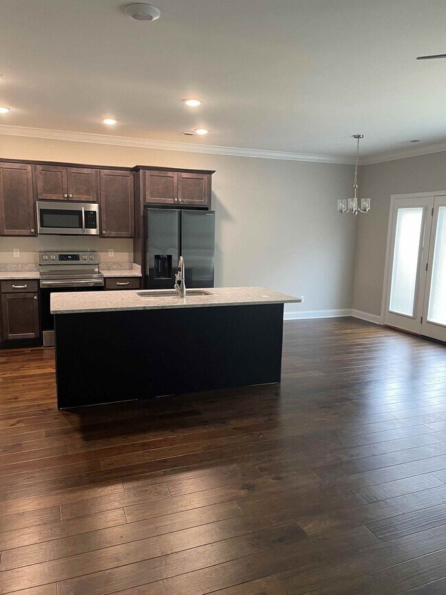 Foto del edificio - BEAUTIFUL TOWNHOME
