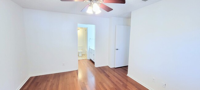 Foto del edificio - Prime Location Condo in Sandy Springs. Gat...