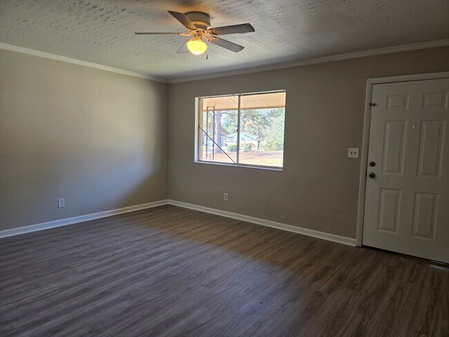 Foto del edificio - 2015 Fernwood Cir