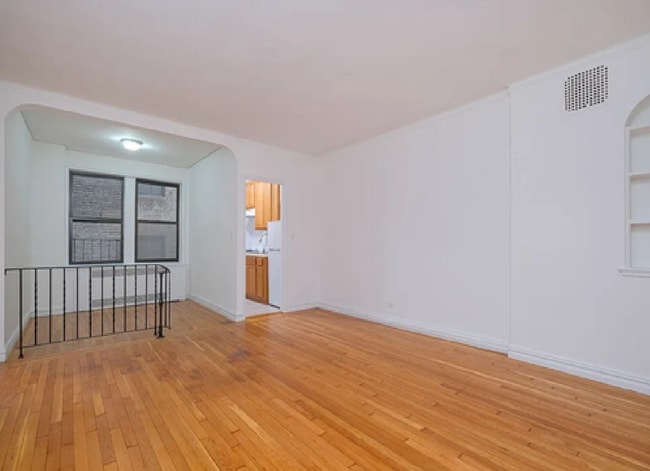 Building Photo - Spacious 1 bedroom apartment For Rent