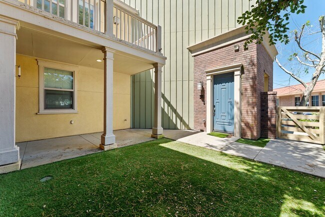 Foto del edificio - 329 S Glendora Ave