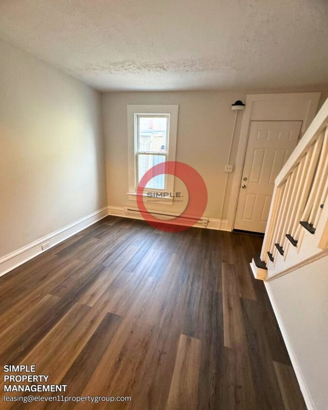 Primary Photo - Cozy 3 bedroom 1 bath house with open 1st ...