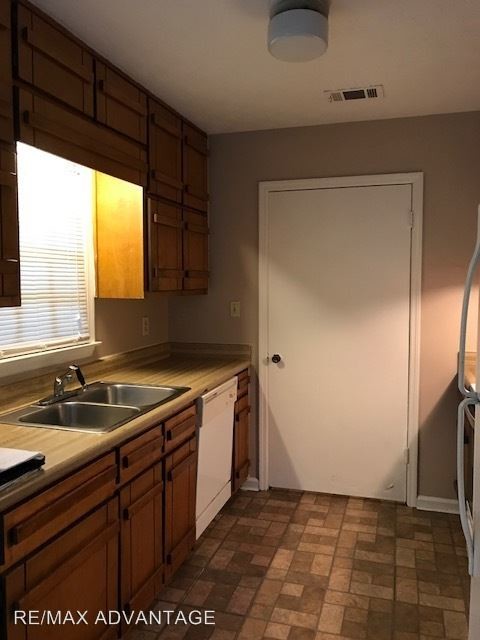 Foto del edificio - 631 Morton Ct