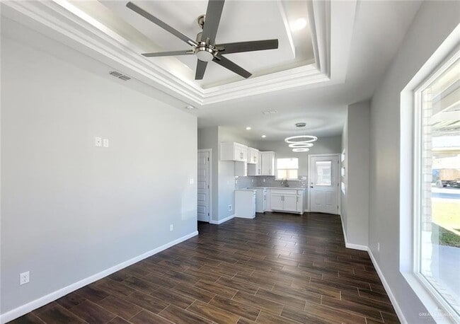 Foto del edificio - 5805 Nightingale Ave