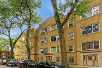 Building Photo - 3818 W Ainslie St