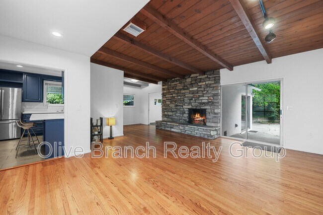 Foto del edificio - 257 Lupine Pl