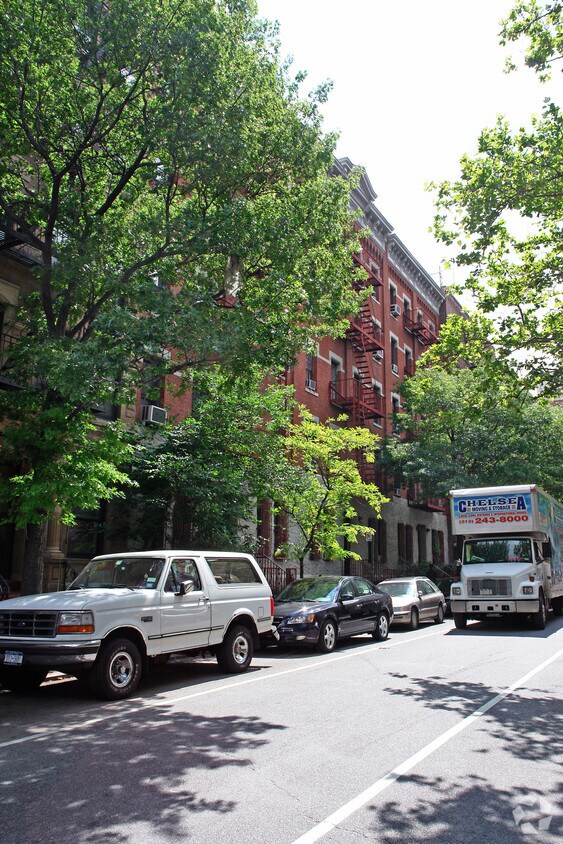 Building Photo - 239-247 W 21st St