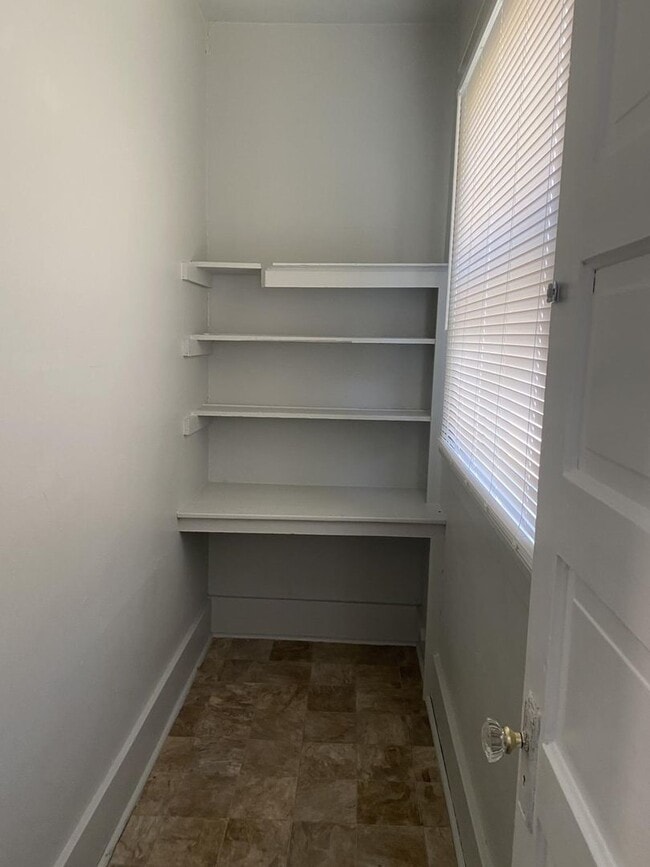 Building Photo - Cute 2 bedroom 1 bath