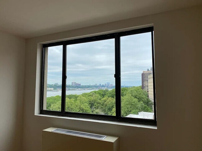 Foto del edificio - 323 W 96th St