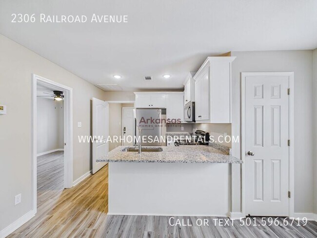 Foto del edificio - 2306 Railroad Ave