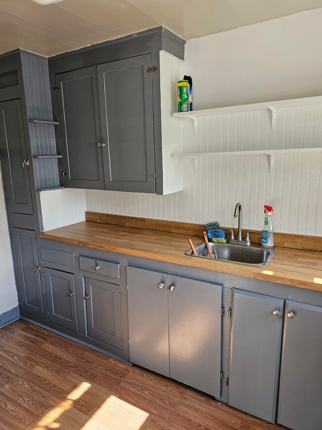 Building Photo - 1344 Loma Ave