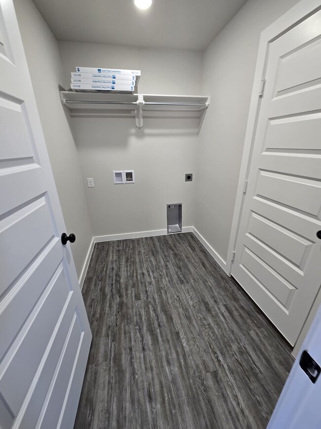 Building Photo - 528 Boxelder Dr