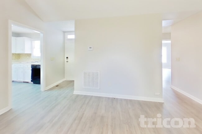 Building Photo - 529 Ferncliffe Rd