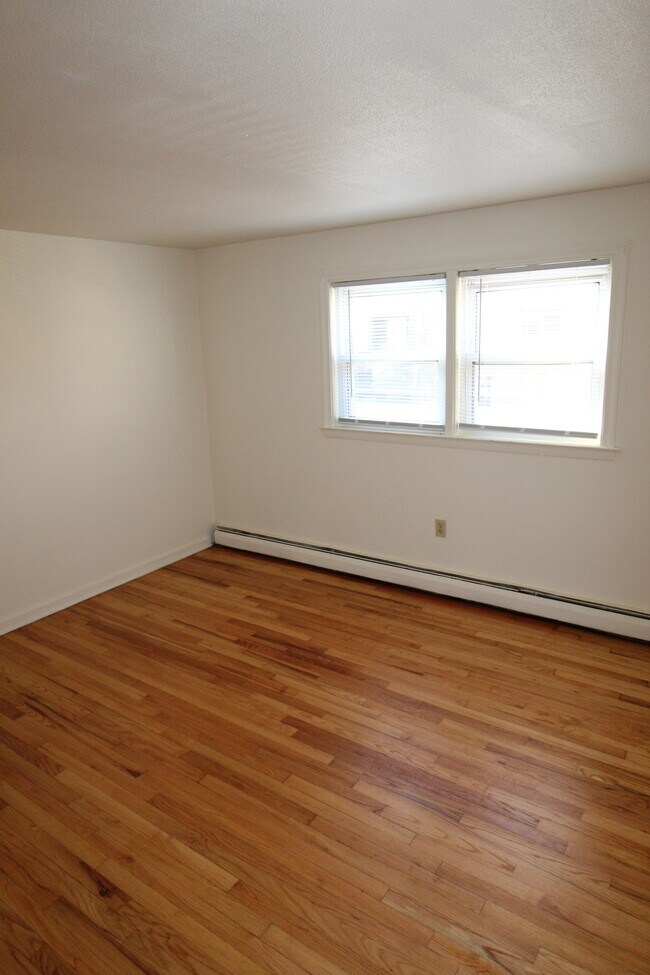 Building Photo - 334 Park Ave