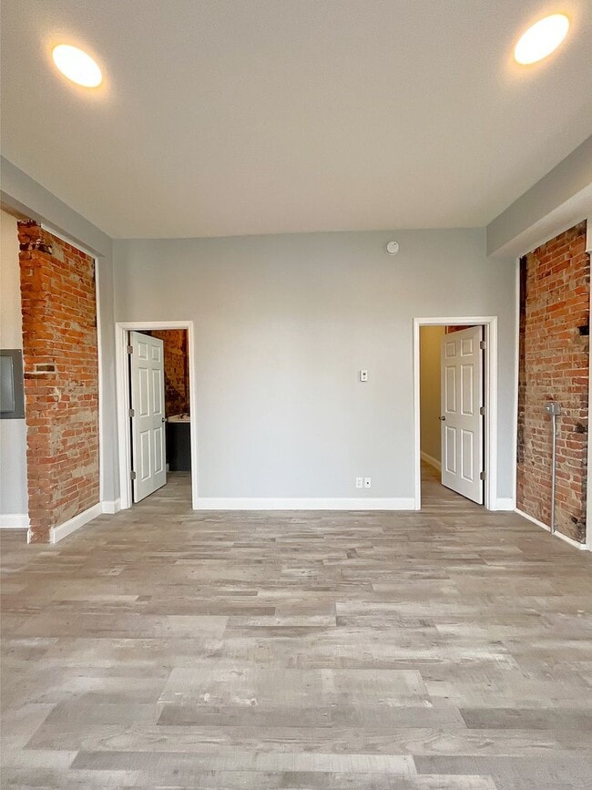 Building Photo - 524 N 5th St