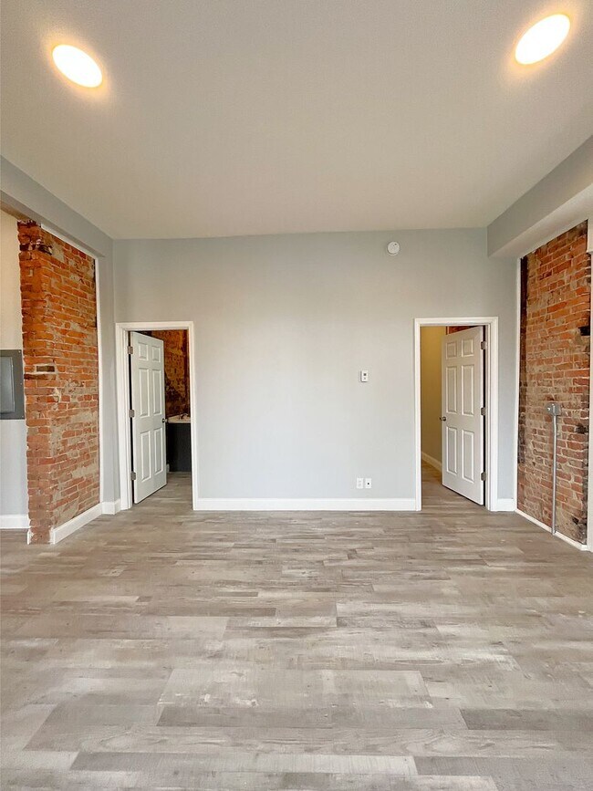 Building Photo - The Carriage House