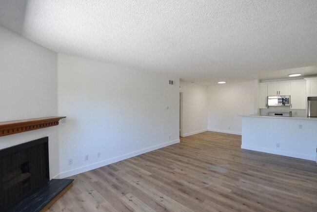 Building Photo - 5400 Morella Ave