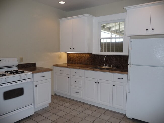 Building Photo - 119 N Mountain Ave