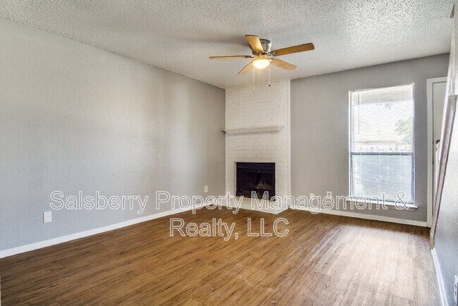 Foto del edificio - 5829 Shadydell Dr