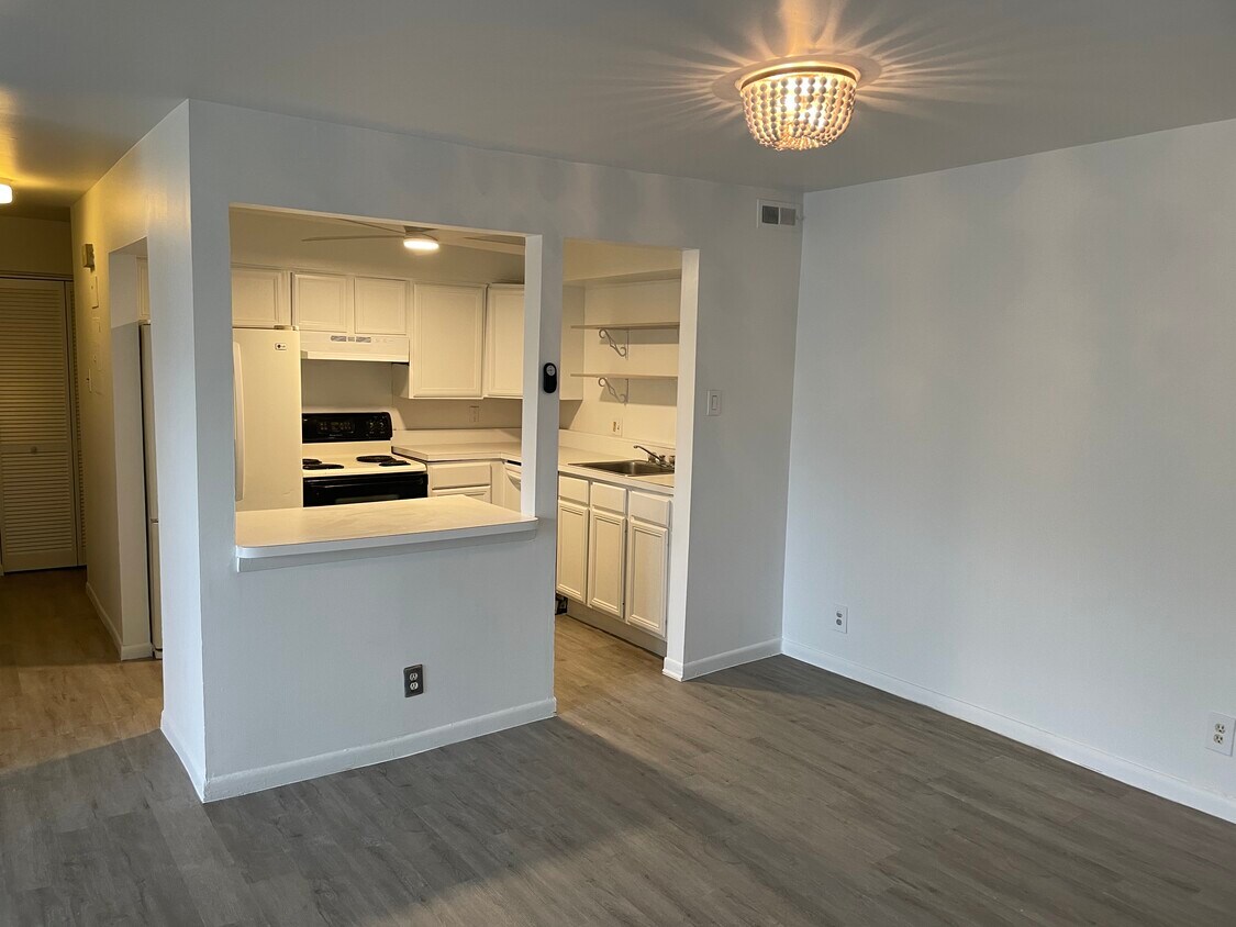 Kitchen - 10119 Prince Pl