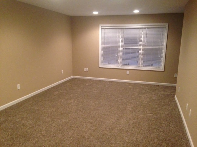 Living Room - 520 Broadway Ave