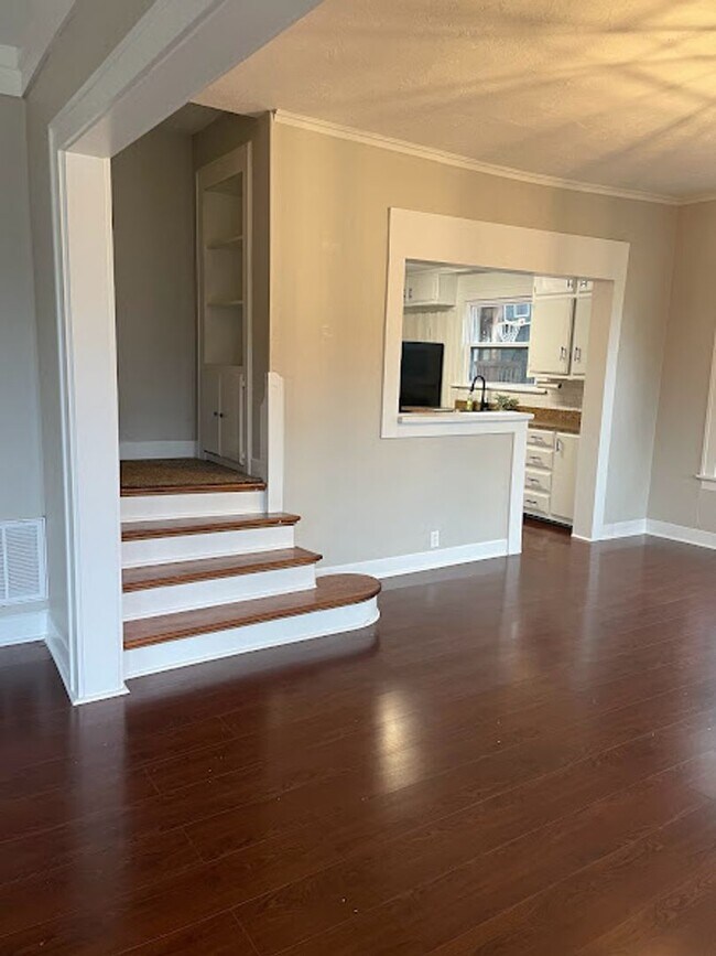 Building Photo - Charming 3 bedroom, 2 bathroom 2-story home in the heart of Guthrie