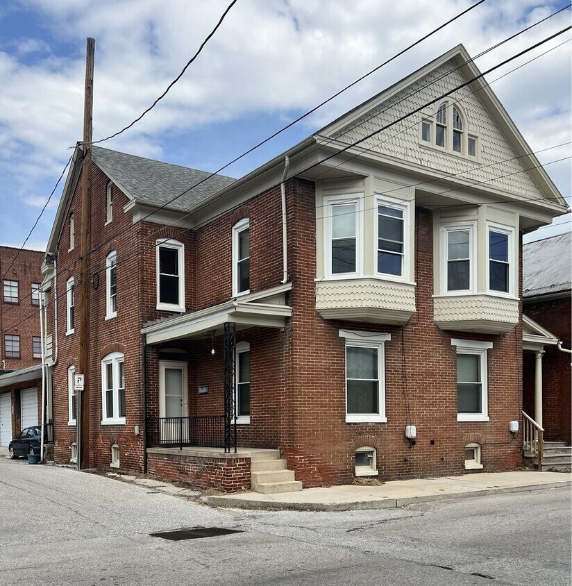 Primary Photo - Duplex