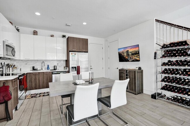 Building Photo - 480 NE 35th Ct