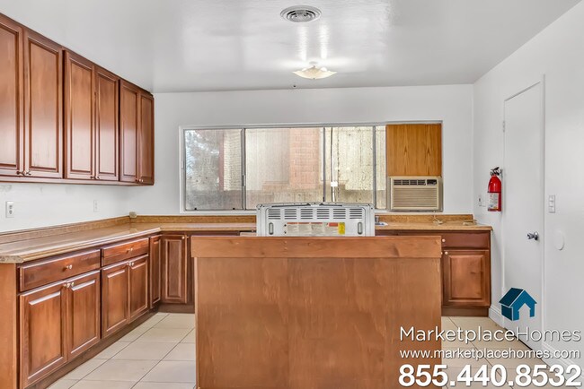 Building Photo - 804 Lombard Way