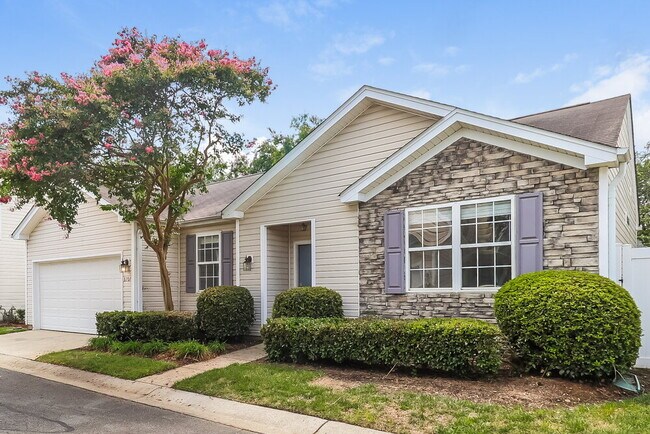 Foto del edificio - 8707 Meadowmont View Dr