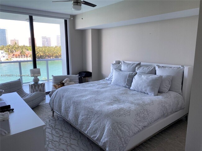 Foto del edificio - 10201 E Bay Harbor Dr