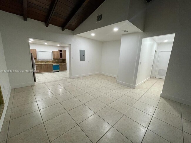Building Photo - 211 SW 71st Ave