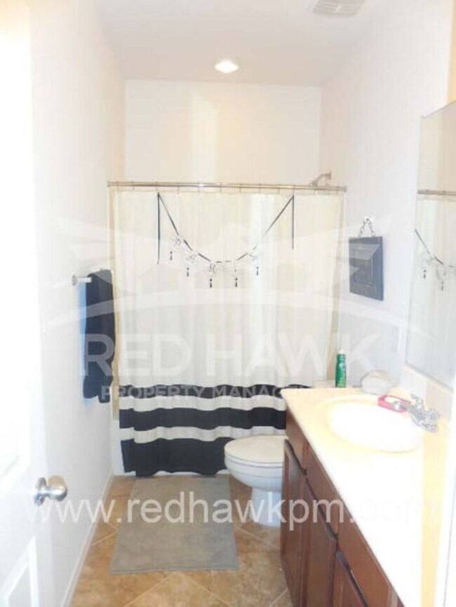 Foto del edificio - Single Level Three Bedroom, Two Bathroom R...