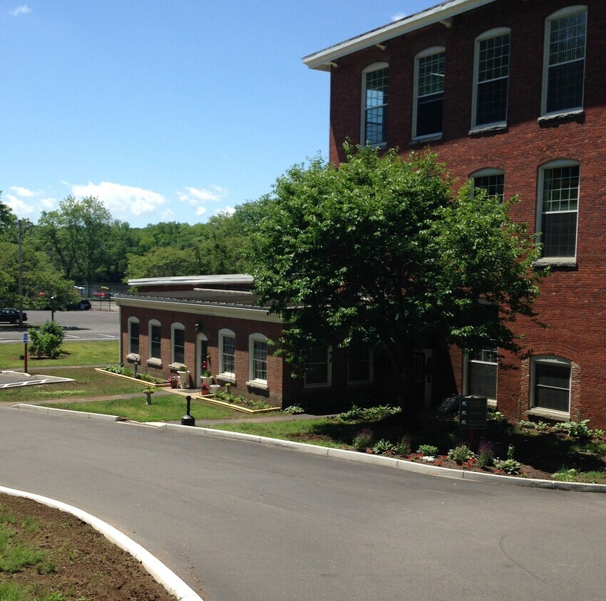 150 Yantic St, Norwich, CT 06360 Condo for Rent in Norwich, CT