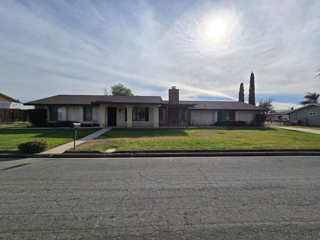 Foto principal - Jurupa Valley Single Story Ranch Home