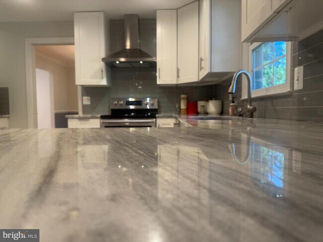 Foto del edificio - 4329 Morningwood Dr