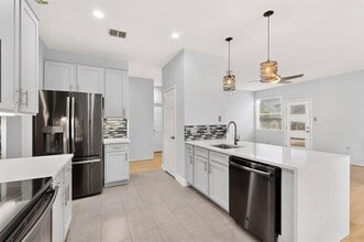 Building Photo - 1538 Oakmont Dr