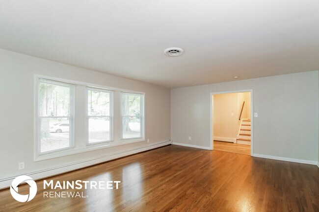 Building Photo - 501 Florham Dr
