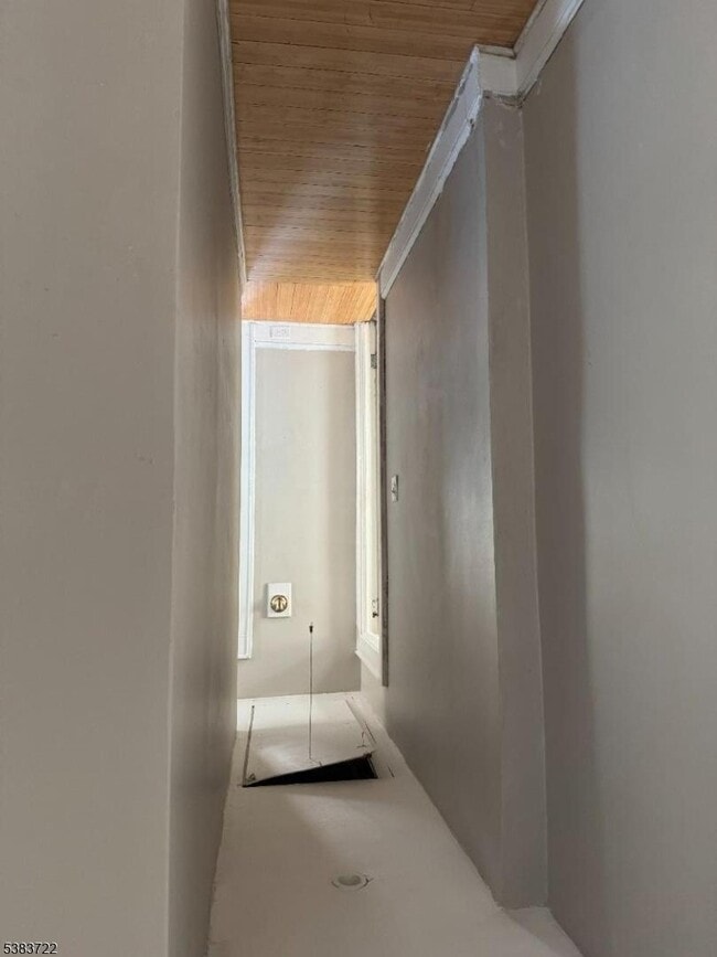 Building Photo - 375 Tower St