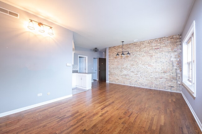 Building Photo - 839 W Barry Ave